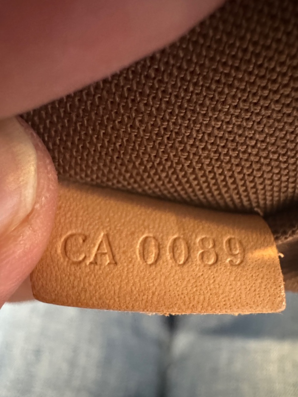 Authentic Louis Vuitton Monogram Crossbody in Brown and Tan Leather Trim - Picture 11 of 14
